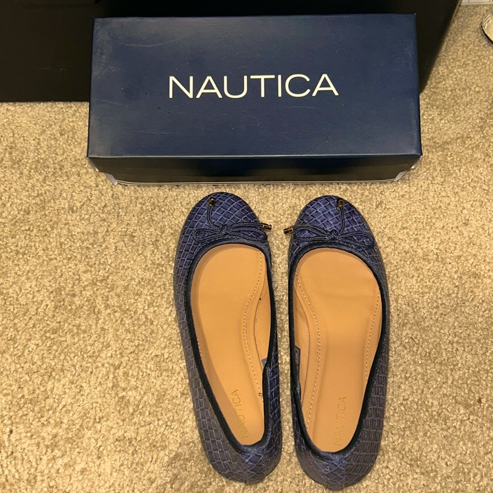 Size 9 Women’s Solana Embossed/Navy Ballet Flats.
